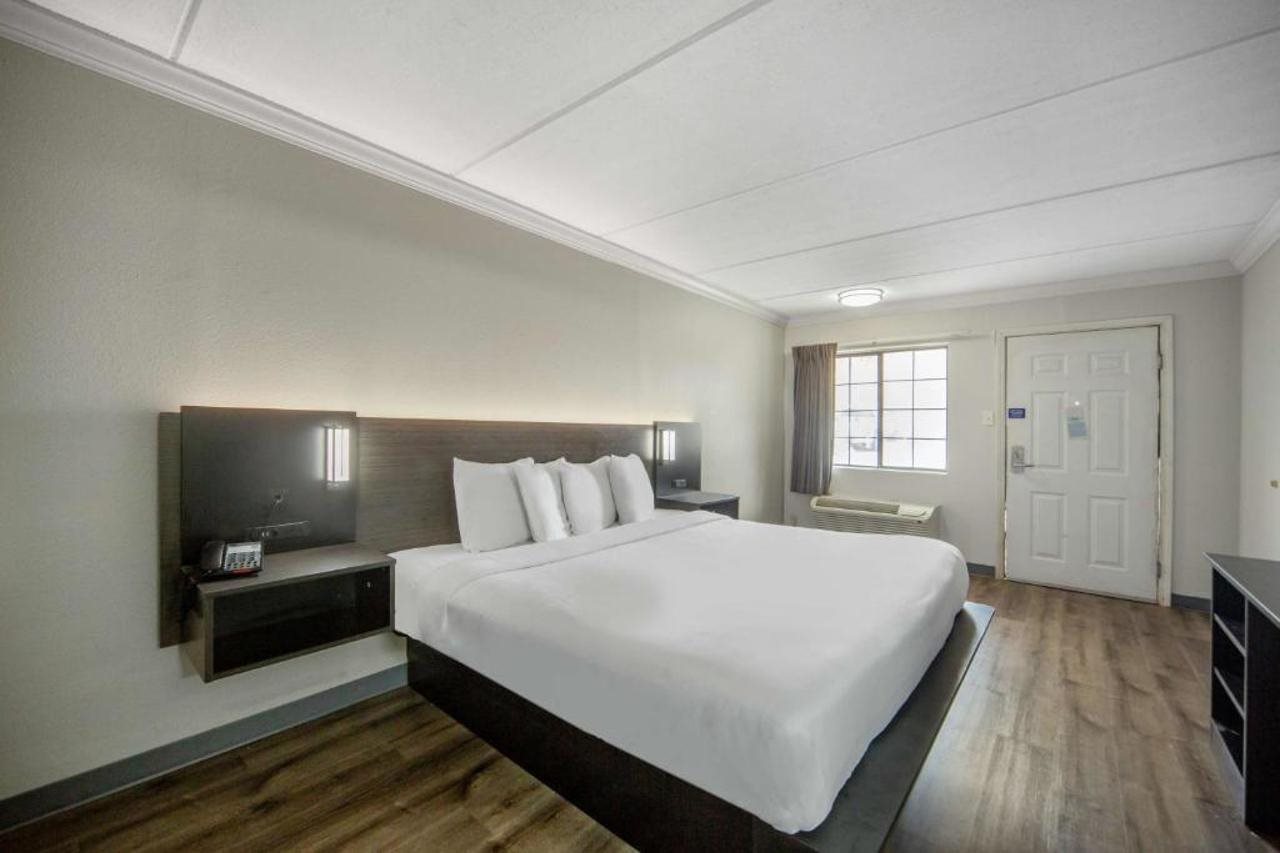 Motel 6 San Antonio TX I 35 North Corridor - featured photo