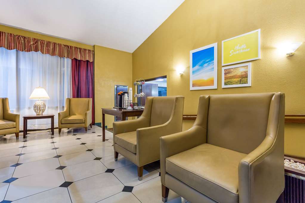 Days Inn & Suites by Wyndham Rocky Mount Golden East - photo 6