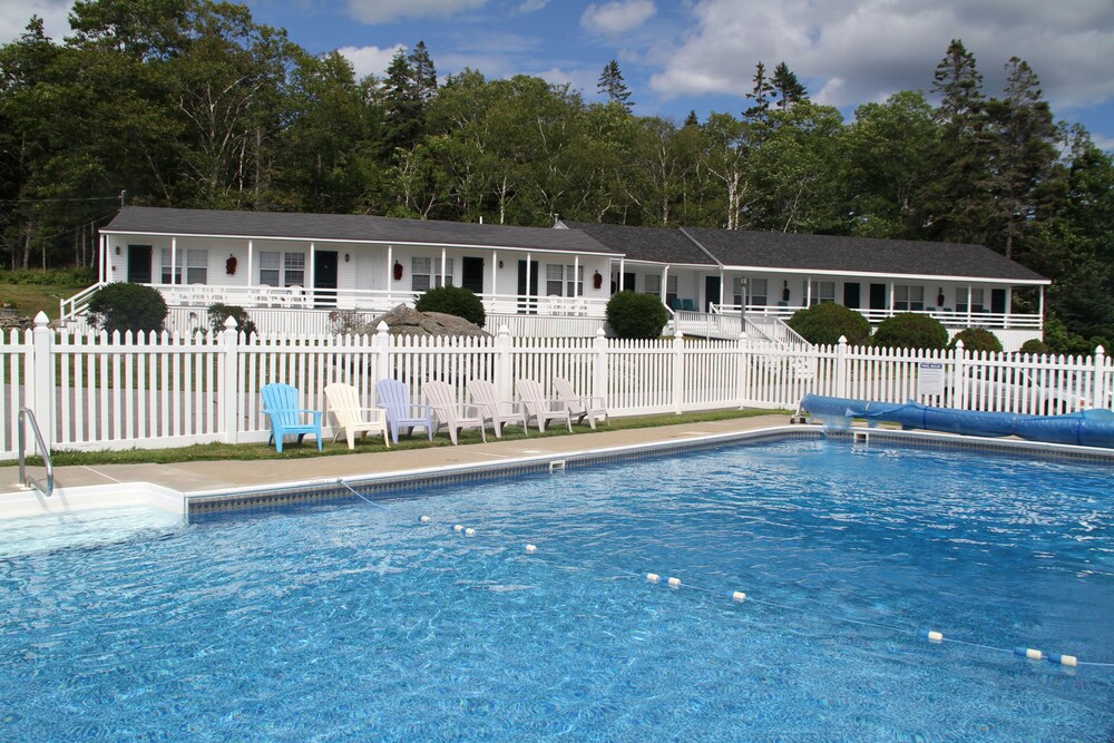 Bluebird Ocean Point Inn - photo 42