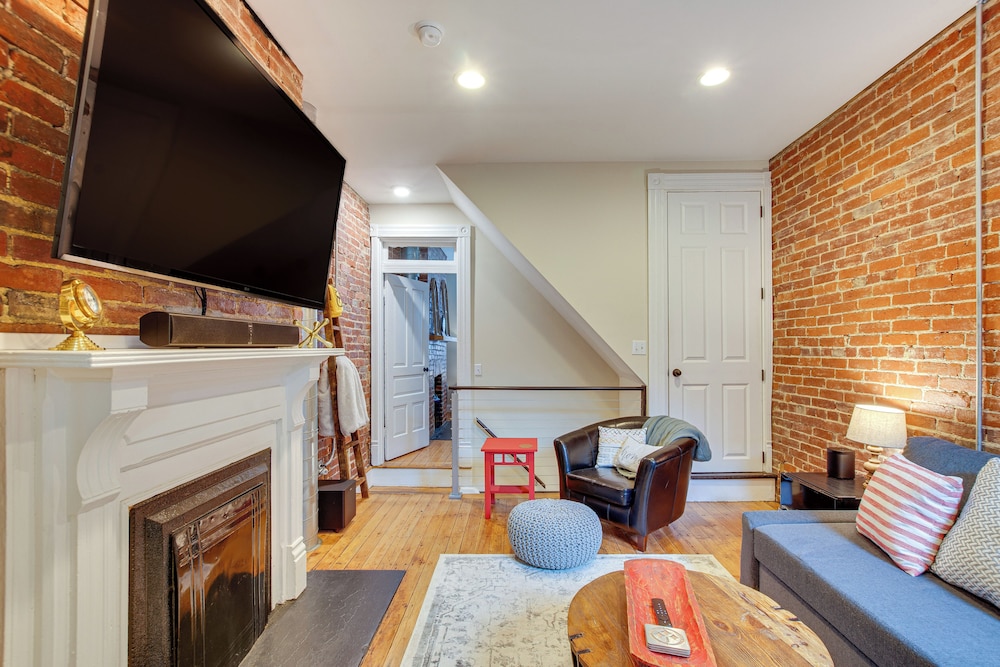3 Mi to Dtwn: Charming Row House in Pittsburgh — 4-Star Luxury Hotel in Pittsburgh, United States