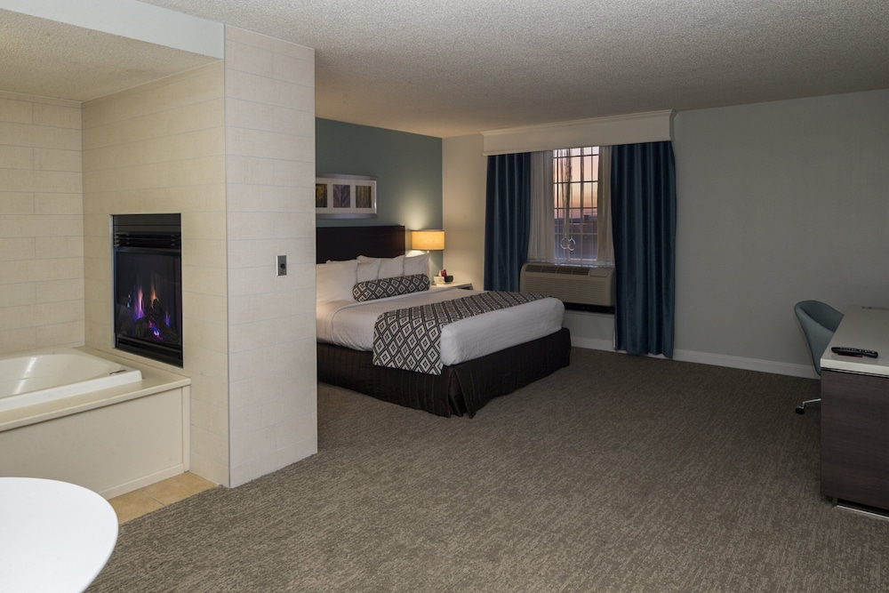 Crowne Plaza Suites Pittsburgh South by IHG - photo 16