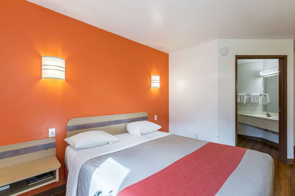 Motel 6 Baraboo WI Lake Delton - photo 16