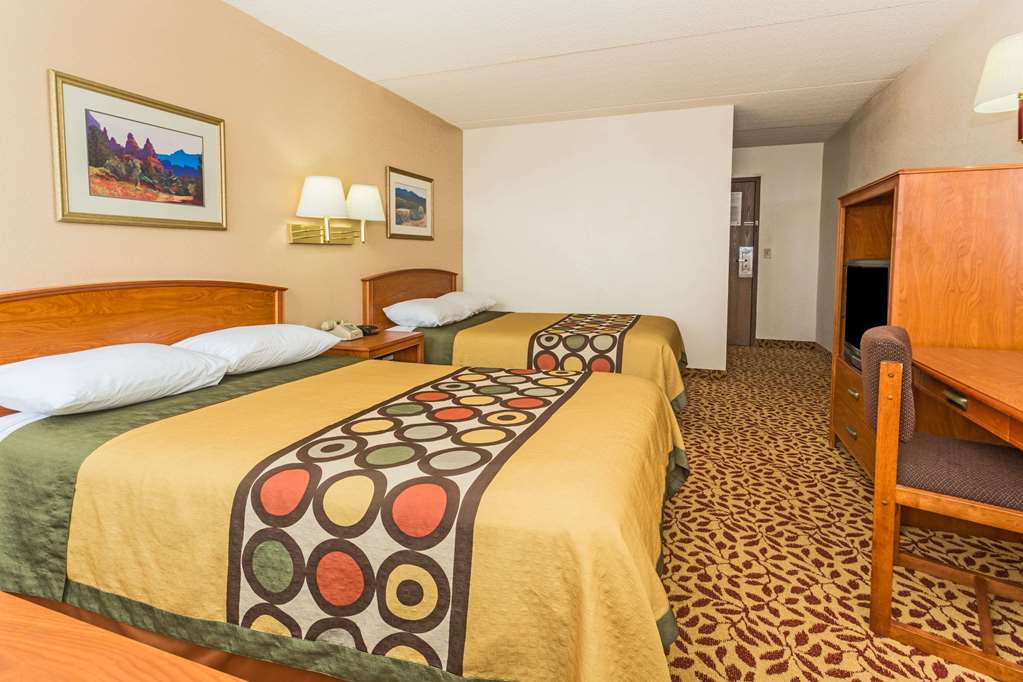 Super 8 by Wyndham Colo. Sprs. Garden Of The Gods - photo 5