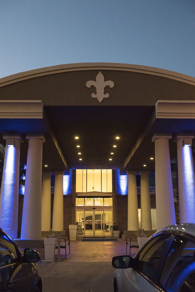 Holiday Inn Express & Suites Alexandria by IHG - photo 27