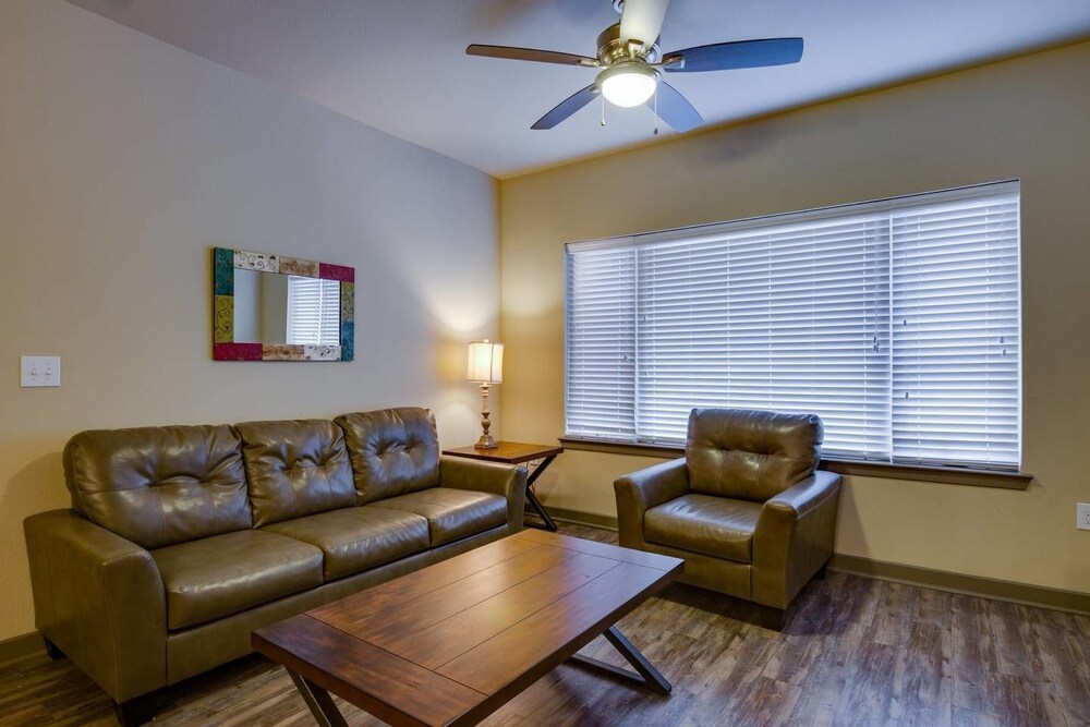 Stay Smart Live Oak St Uptown Downtown - photo 23