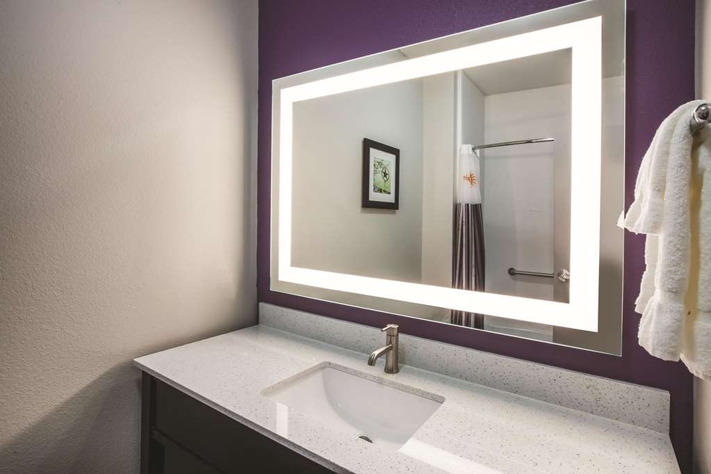 La Quinta Inn & Suites by Wyndham Lubbock South - photo 19