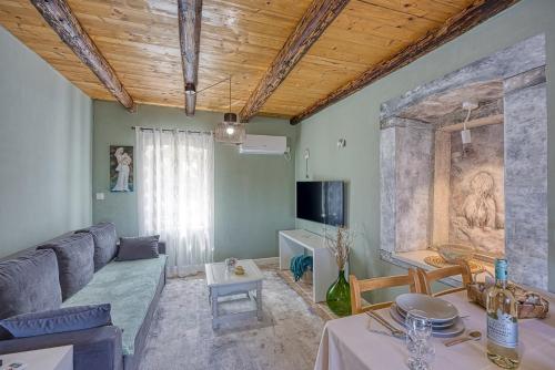 Studio Jana with Balcony — 4-Star Luxury Hotel in Funtana, Croatia