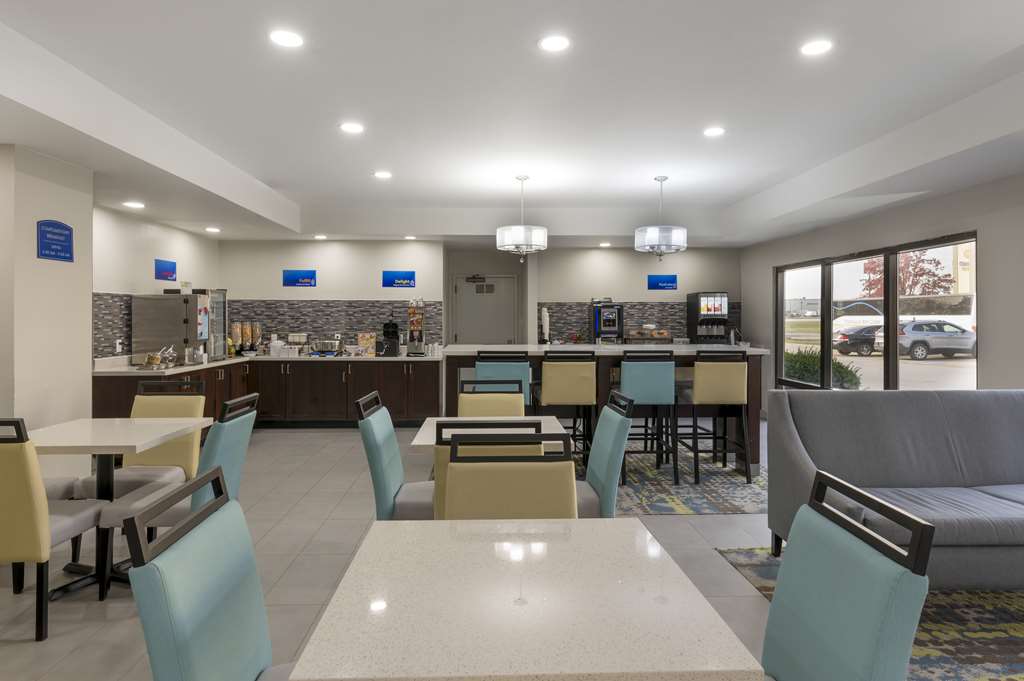 Hampton Inn Mattoon - photo 4