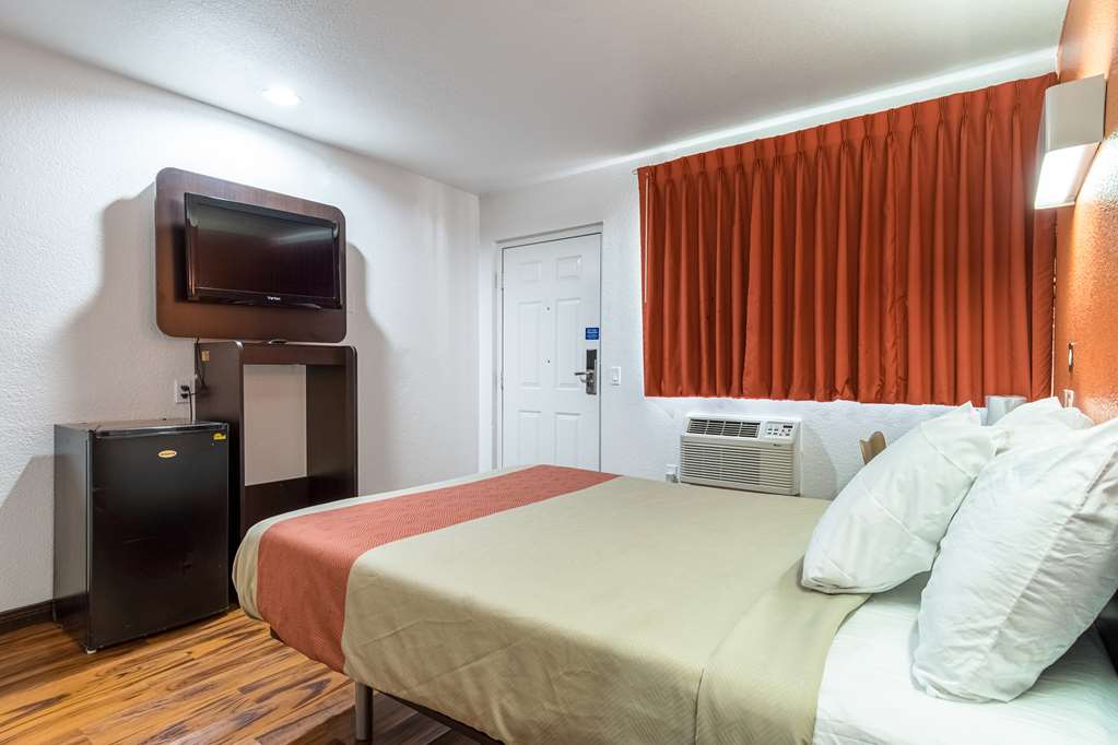 Motel6 Riverside CA UCR East - photo 7