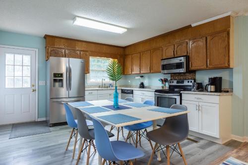 Beach Happy by Oak Island Accommodations - photo 16