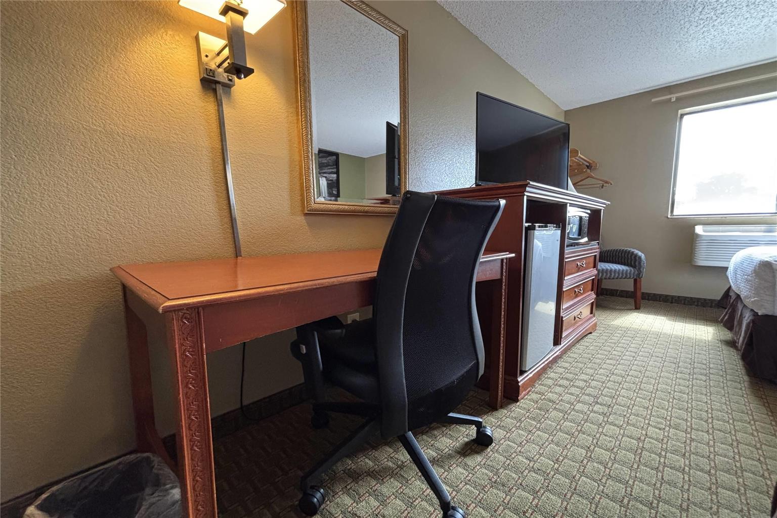 Super 8 by Wyndham Pontiac - photo 17