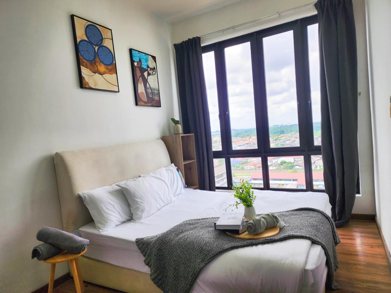 Suria Jaya Fully Air Con Suite Shah Alam Padang Jawa Shah Alam — 4-Star Luxury Hotel in Shah Alam, Malaysia
