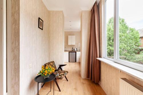 Cozy Apart W AC & free parking in the Town Center
