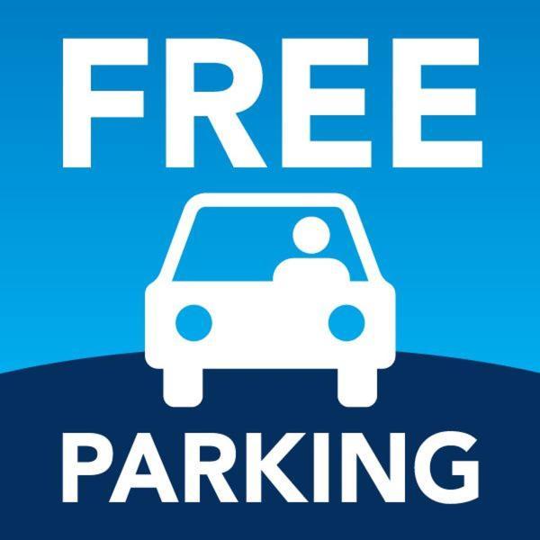 Disney 12 minutes for family Pool and parking FREE - photo 4