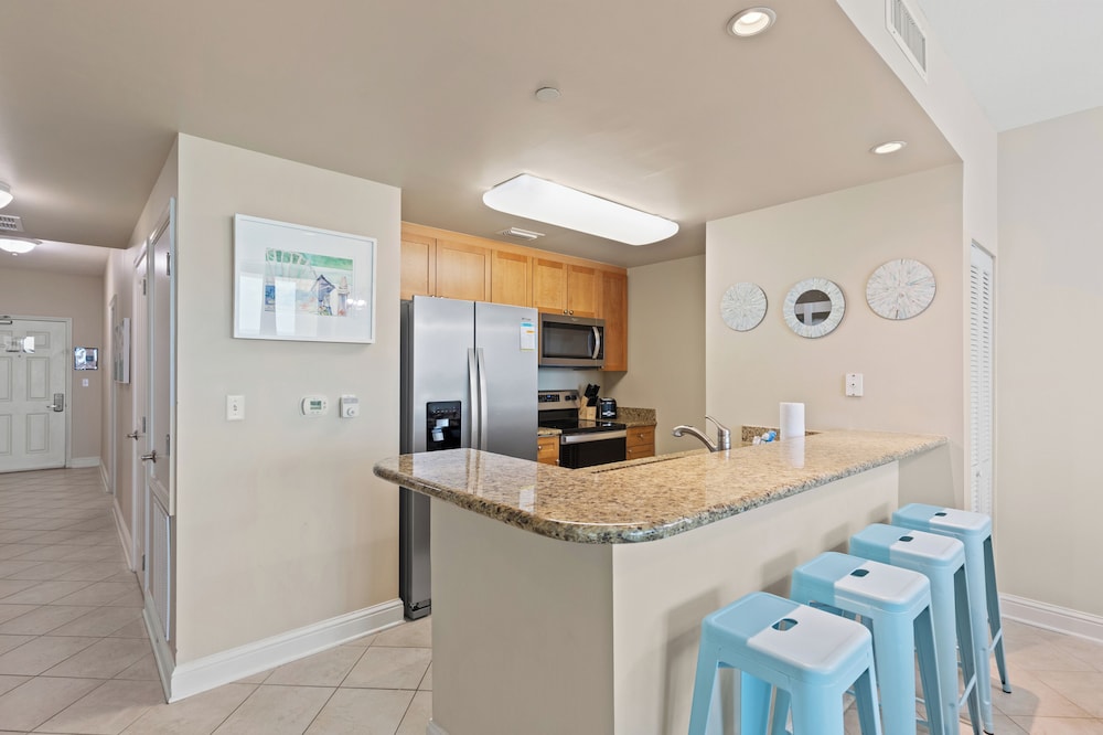Beautiful 5th Floor Aqua Resort Unit With Direct Ocean Views Sleeps 8 - photo 11