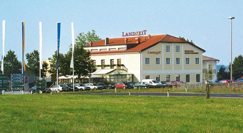 Landzeit Motor Hotel St. Valentin in Sankt Valentin, Austria