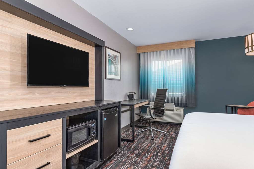 La Quinta Inn & Suites by Wyndham Woodway Waco South - photo 22