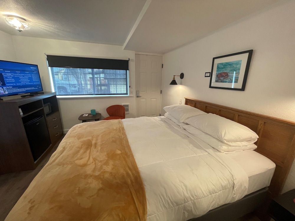 Seaview Motel & Cottages - photo 22