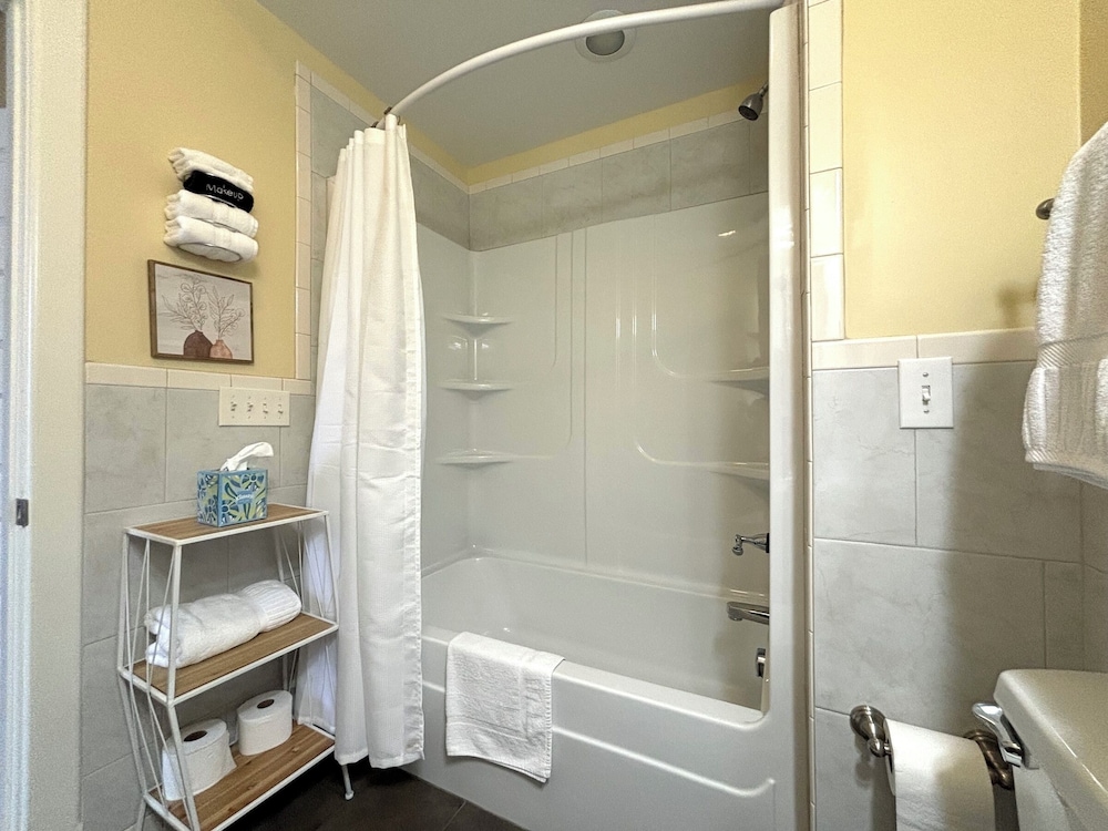 Grand Lux Inn - photo 34
