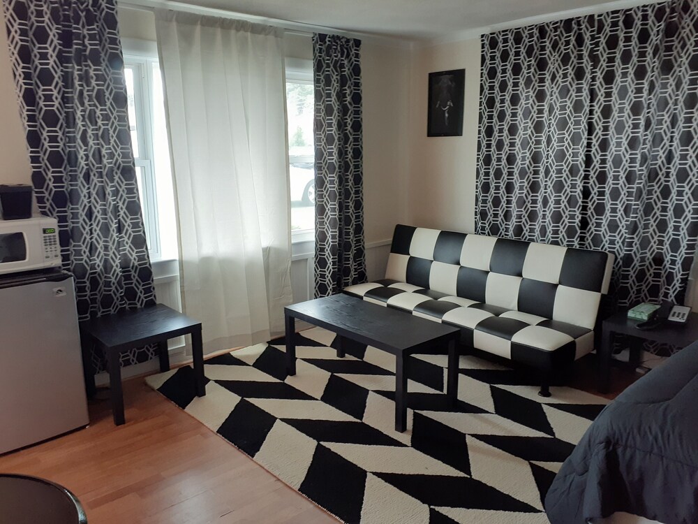 Town Line Motel - photo 11