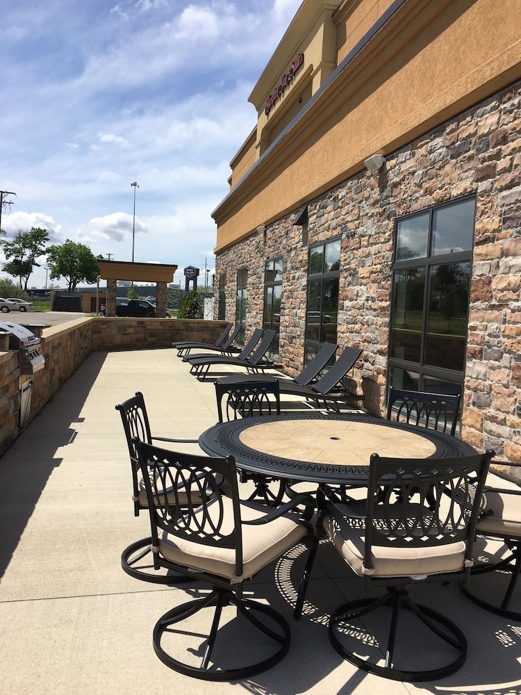 Hampton Inn & Suites Sandusky Milan - photo 32