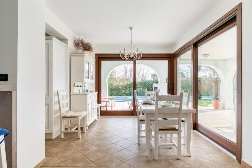Albarella Family Villa with Private Pool and Garden — 4-Star Luxury Hotel in Rosolina, Italy