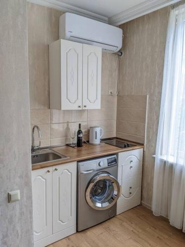 Cozy Apart W AC & free parking in the Town Center