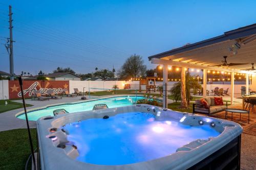 Sleeps 18 Private Pool Hot Tub Playground — Phoenix