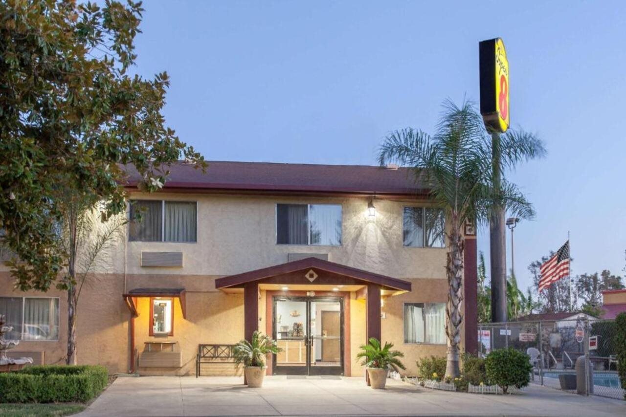 Super 8 by Wyndham Selma Fresno Area in Selma, United States