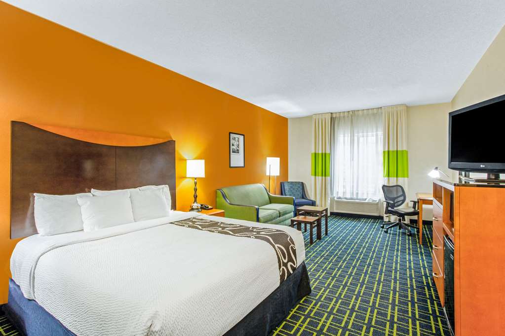 La Quinta Inn & Suites by Wyndham Manassas Battlefield - photo 36