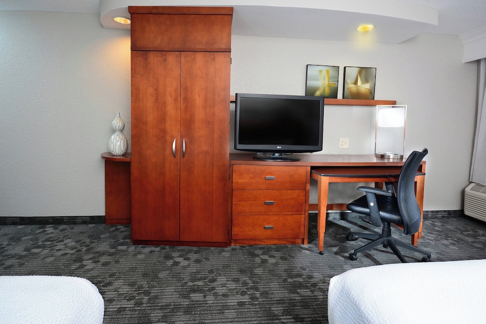 Courtyard by Marriott Danville - photo 14
