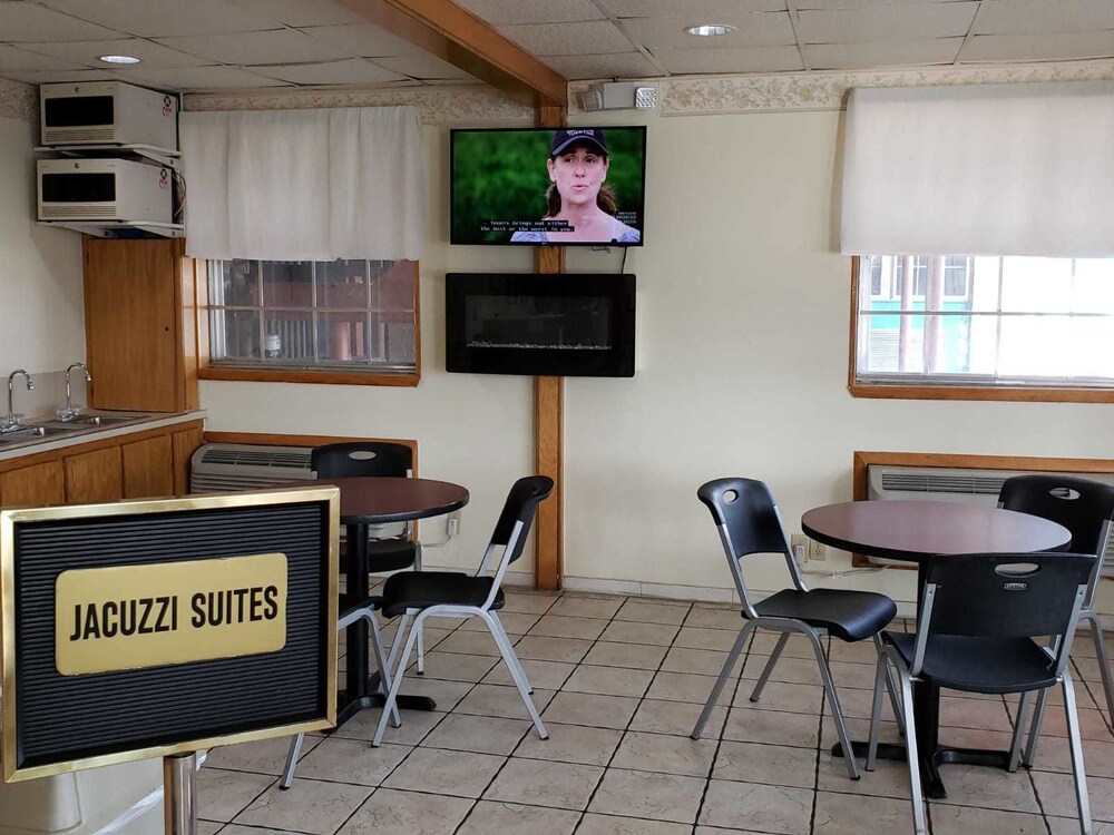 Rest Inn & Suites - photo 3