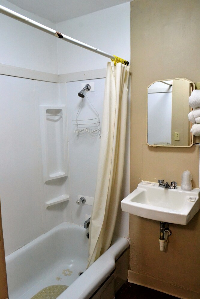 Innkeeper Motel - photo 56