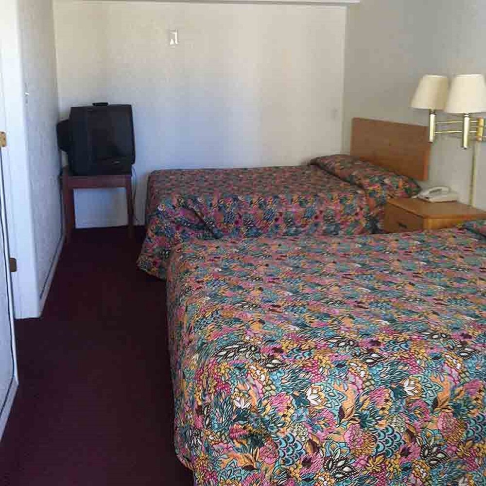 Oaktree Inn and Suites - photo 3
