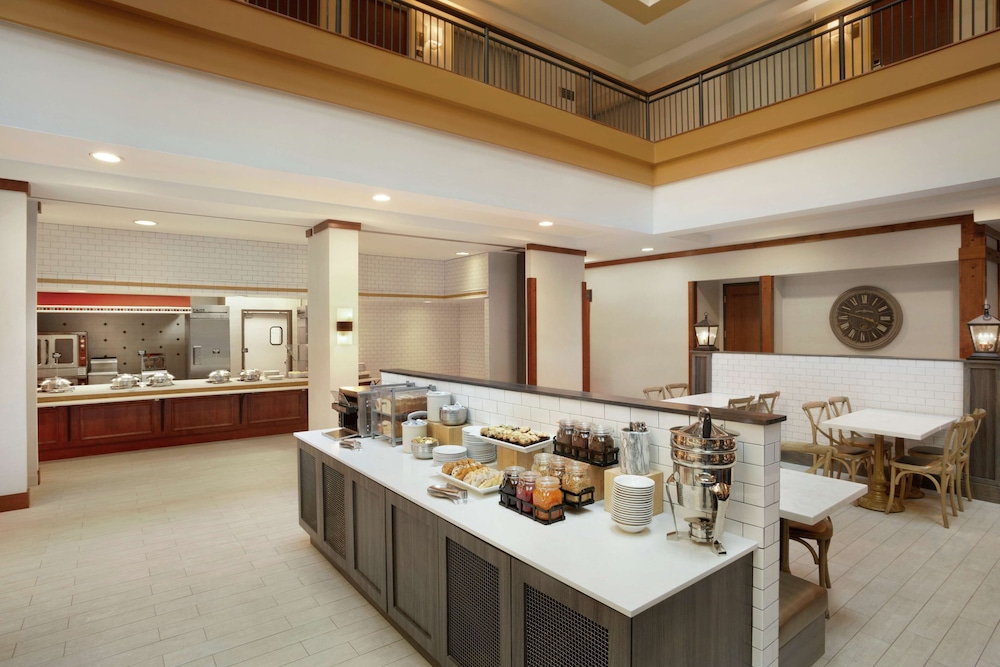 Embassy Suites by Hilton Denver International Airport - photo 37