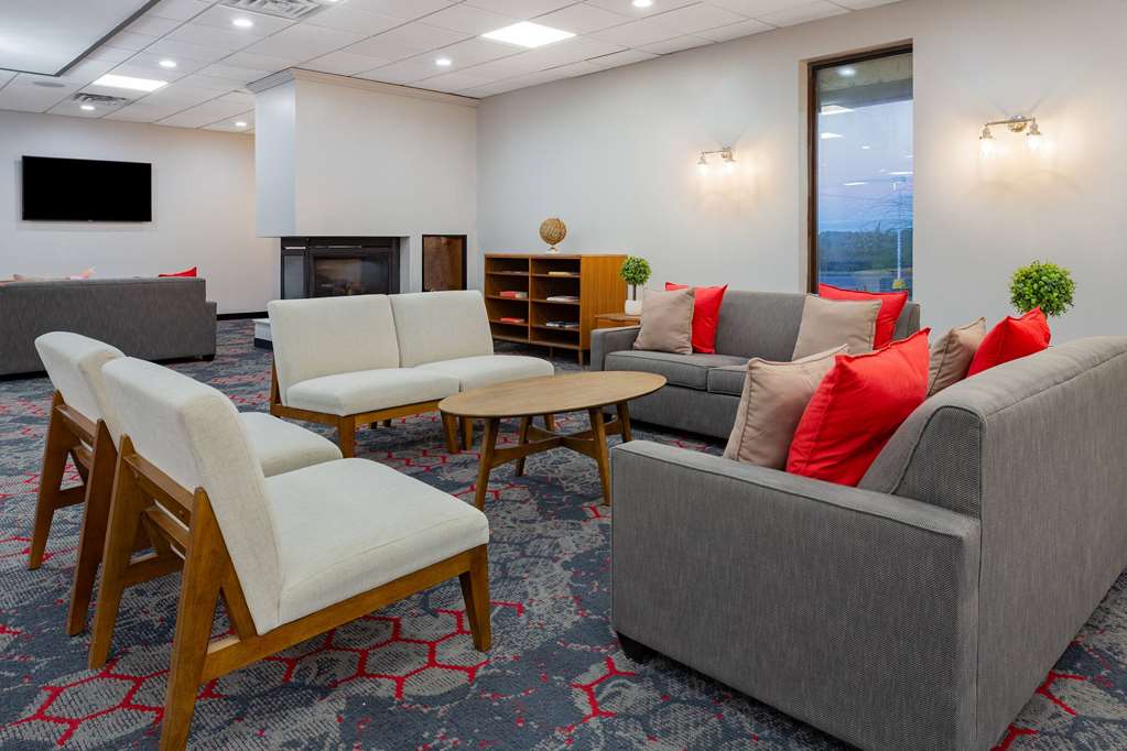 Ramada by Wyndham Hartford North Bradley Airport - photo 9
