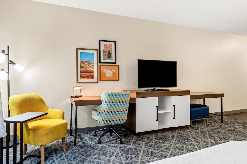 Hampton Inn Laramie - photo 21
