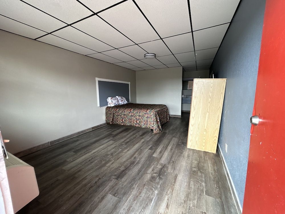 Shelaine Motel - photo 11
