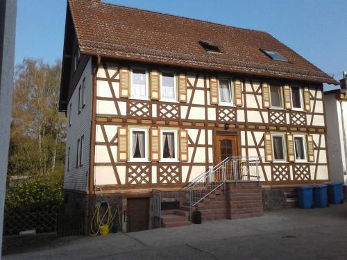Kreuzdellenhof Ferienzimmer — hotel in Michelstadt
