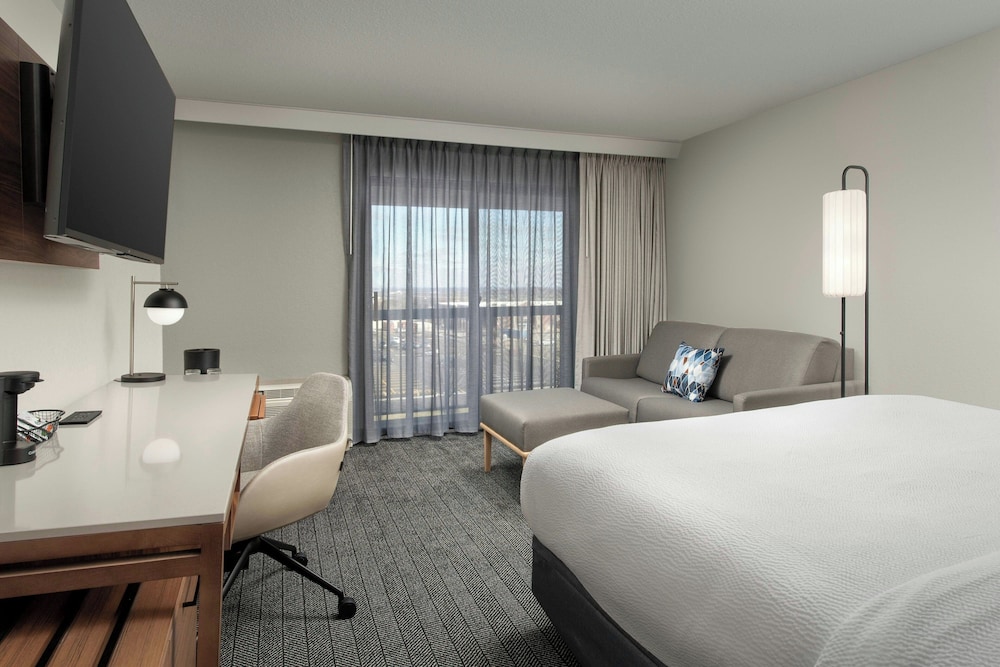 Courtyard by Marriott Dayton Beavercreek - photo 10