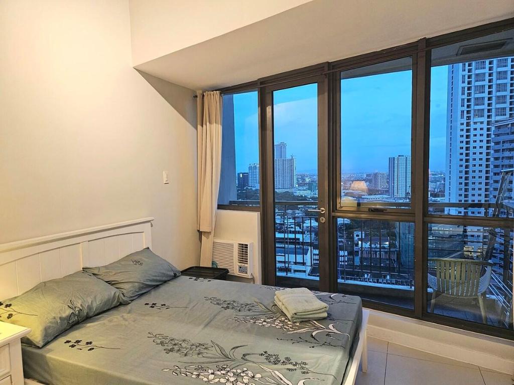 One Bedroom with Netflix at Legaspi Village Makati — 5-Star Luxury Hotel in Manila, Philippines