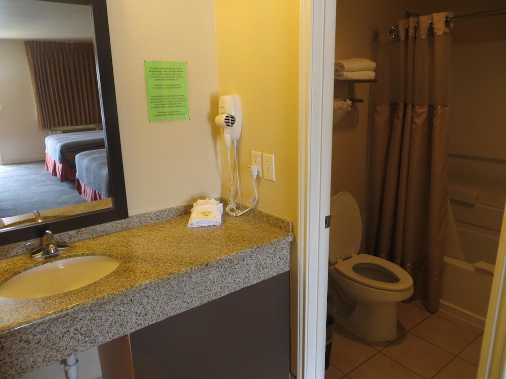 Kenedy Country Inn - photo 23