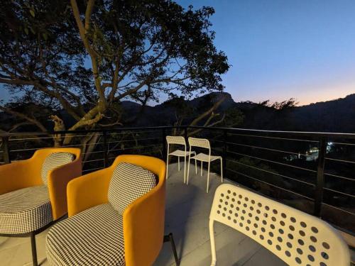 Ridge House for 4 10 PAX — 4-Star Luxury Hotel in Abu, India