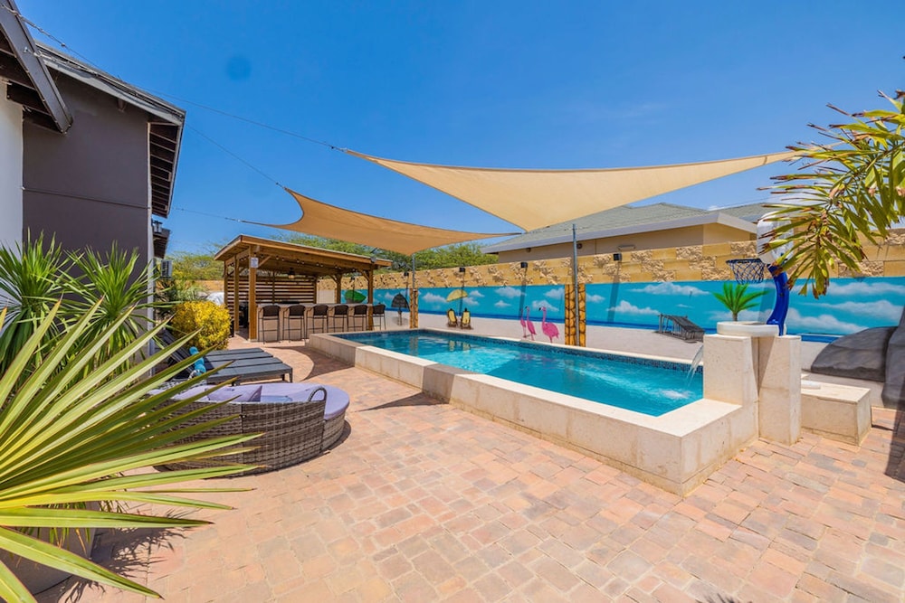 3br2ba Great Location Private Pool Amenities in Noord, Aruba
