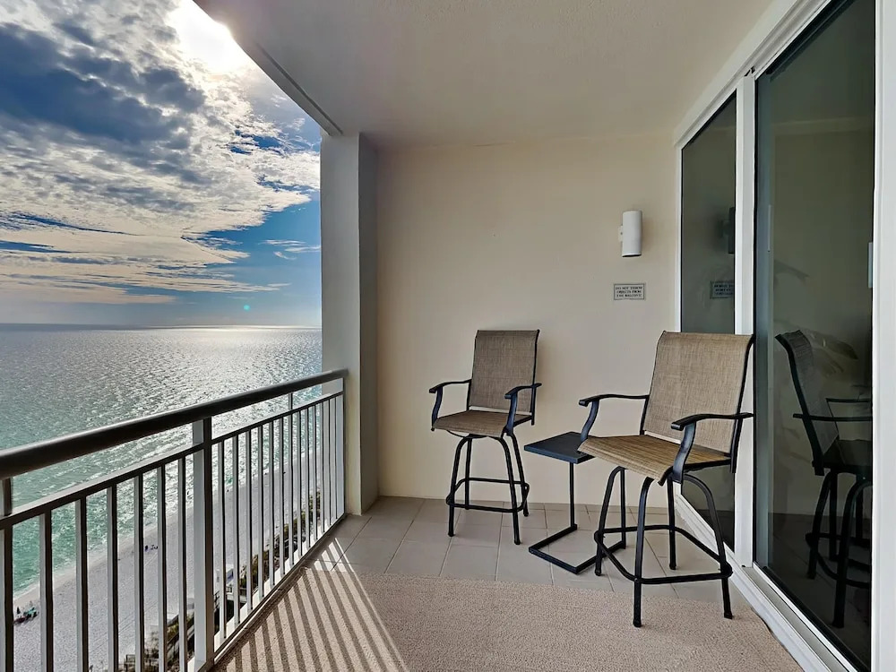The Pearl of Navarre #1505 — 4-Star Luxury Hotel in Navarre, United States