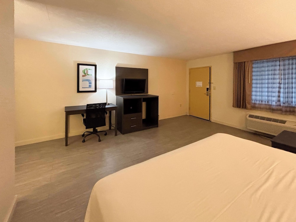 Sunset Inn Northlake - photo 8