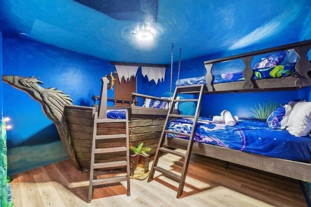 Under the Sea Villa by Disney w Pool Game Room — 4-Star Luxury Hotel in Davenport, United States
