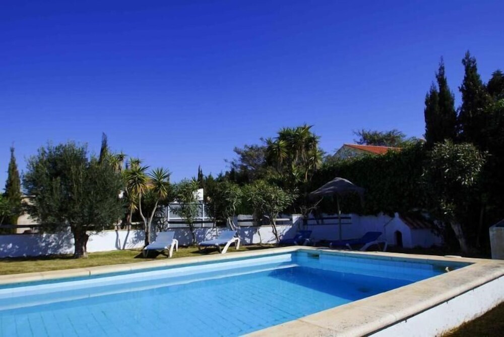 Vivienda Rural Atlántico Sur & Familias — 4-Star Luxury Hotel in Conil De La Frontera, Spain