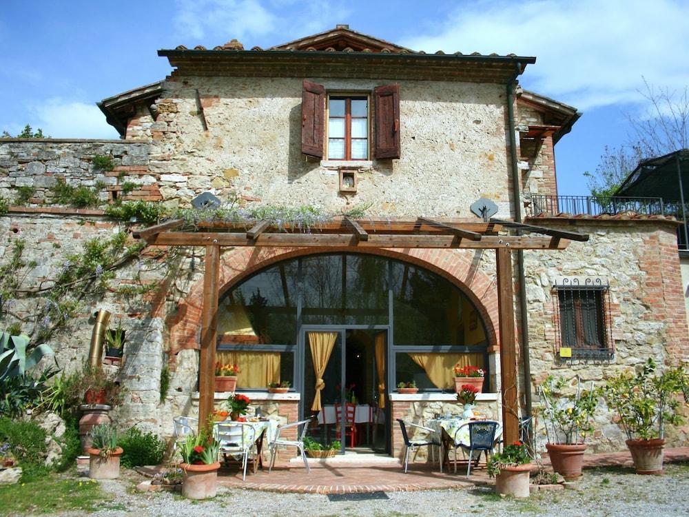 Elegant Villa in Tuscany — 4-Star Luxury Hotel in Rapolano Terme, Italy