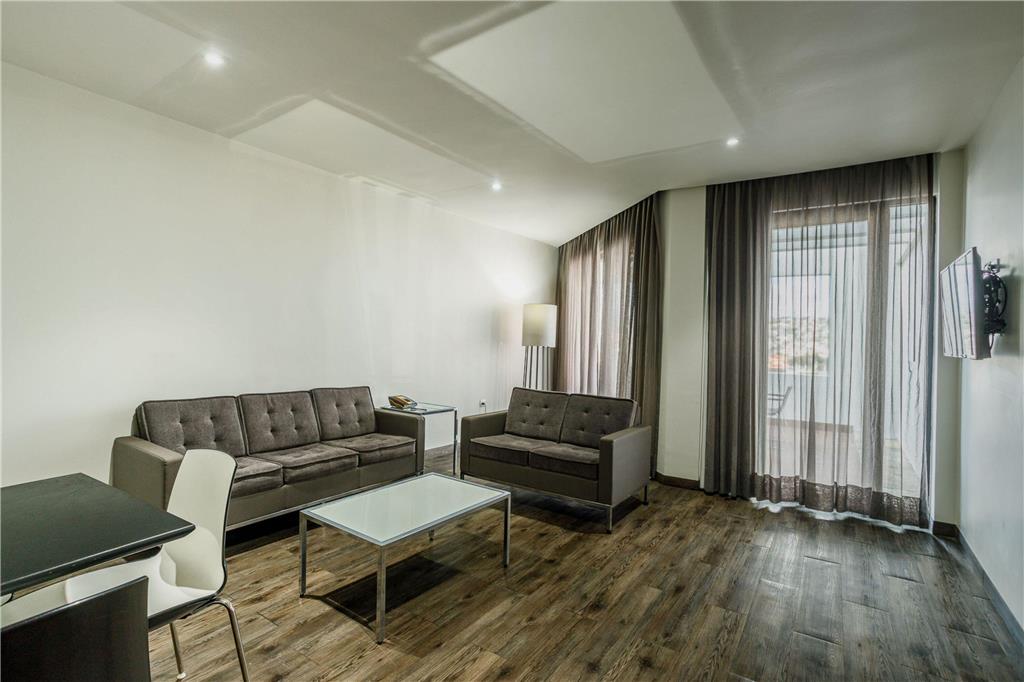 Junior Suite common area